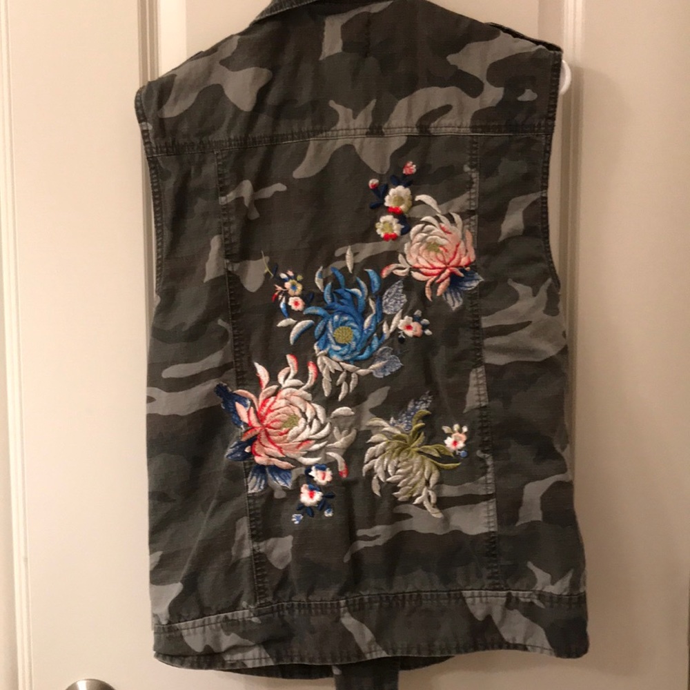 Camoflauge Floral Embroidered Moto Style Vest
